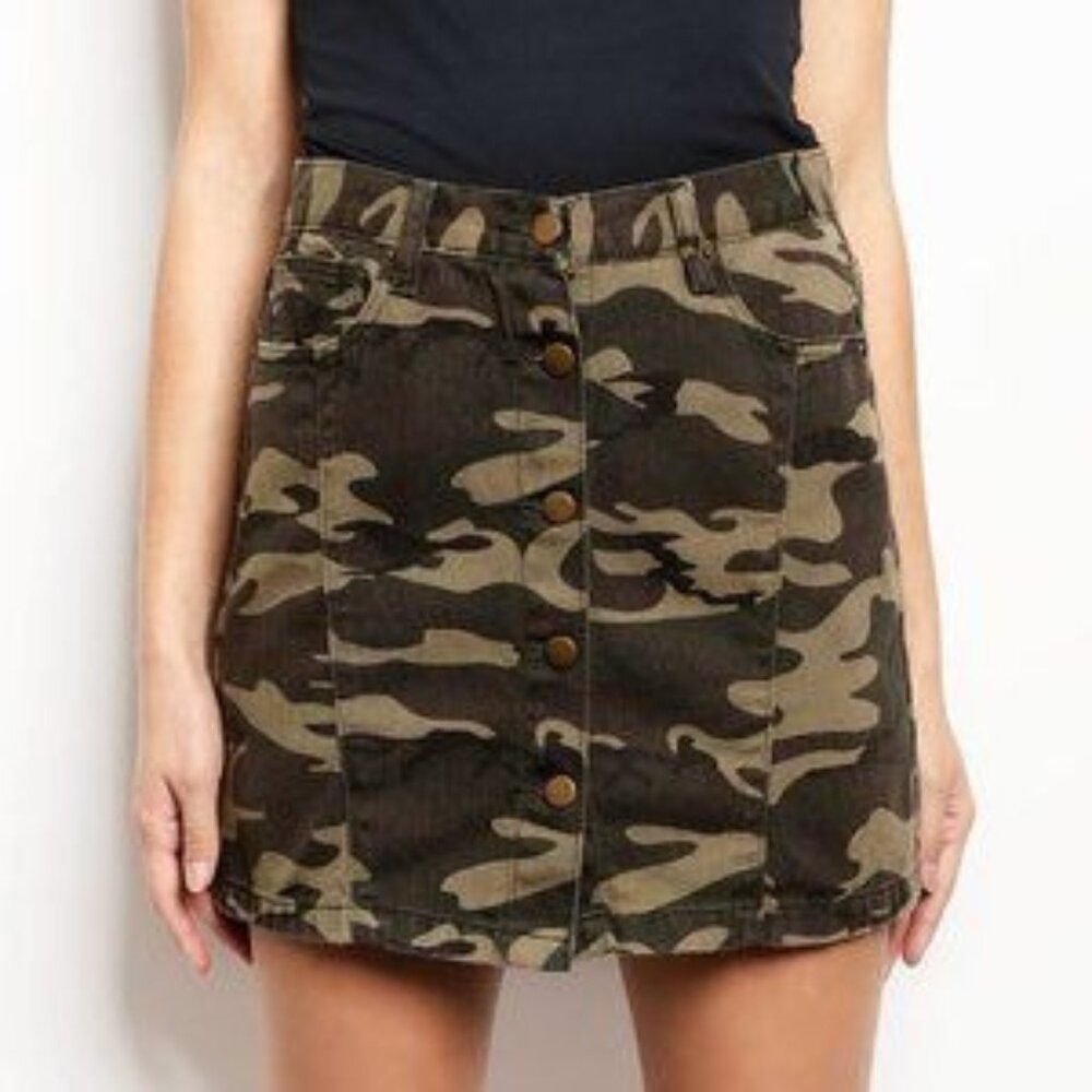 O & O Camouflage Button Up Denim Mini Skirt Green, Brown Size M NWT